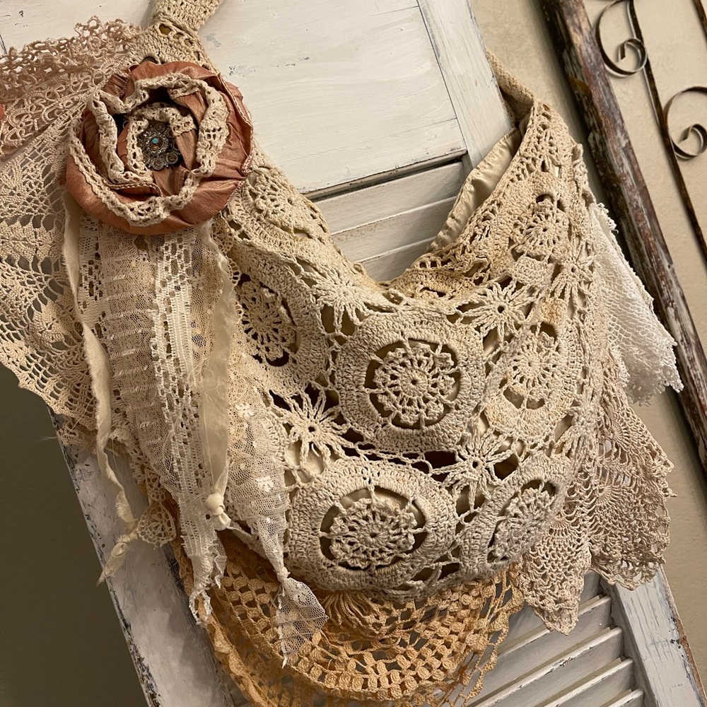 Magnolia Style Cream Floral Crochet Shoulder Bag